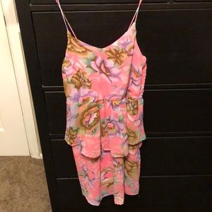 I’m selling a mid length dress